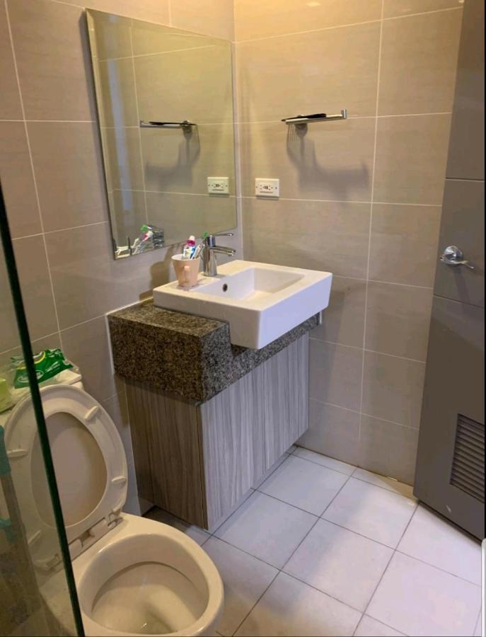 One Uptown Residence Тагуиг Екстериор снимка