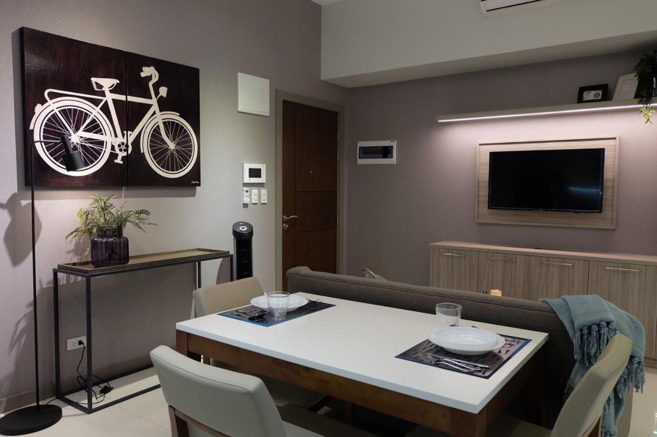 One Uptown Residence Тагуиг Екстериор снимка