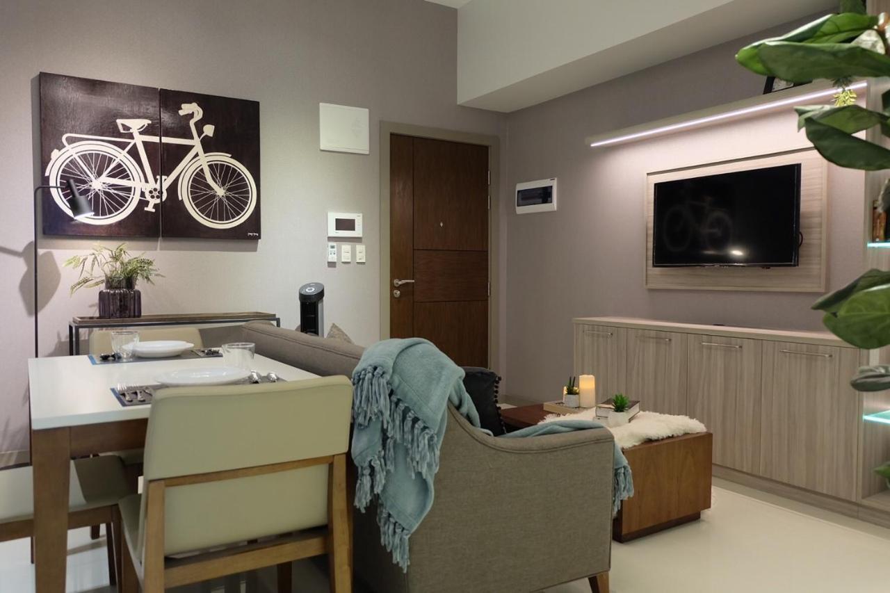 One Uptown Residence Тагуиг Екстериор снимка